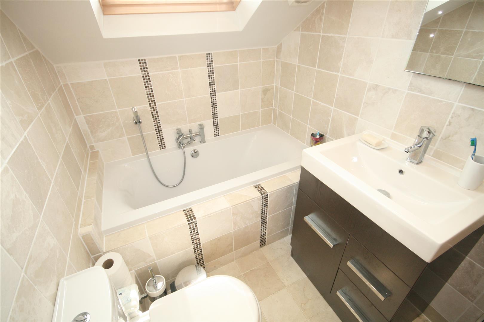4 bedroom end terrace house To Let in Barnoldswick - IMG_1049.JPG